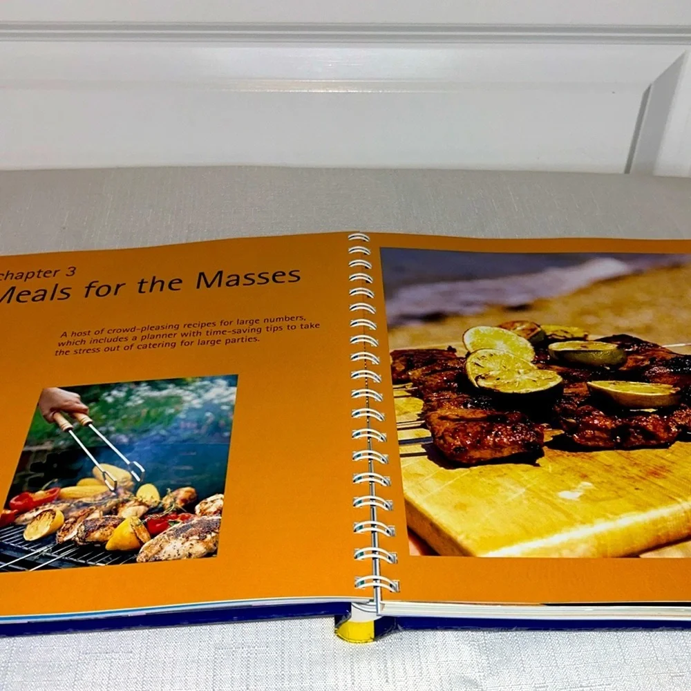 Barbecue Bible Cookbook ©️2003 Vintage Great Condition